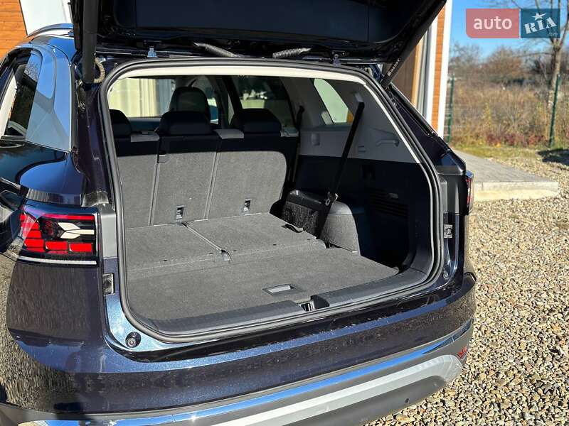 Позашляховик / Кросовер Volkswagen ID.6 Crozz 2023 в Стрию