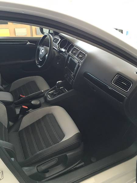 Седан Volkswagen Jetta 2016 в Кременчуці