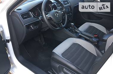 Седан Volkswagen Jetta 2016 в Днепре