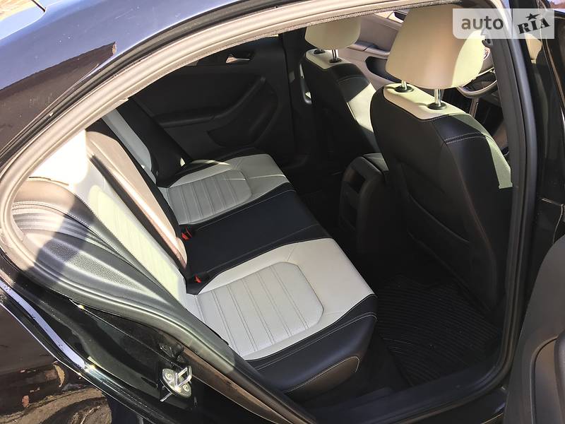 Седан Volkswagen Jetta 2016 в Львові