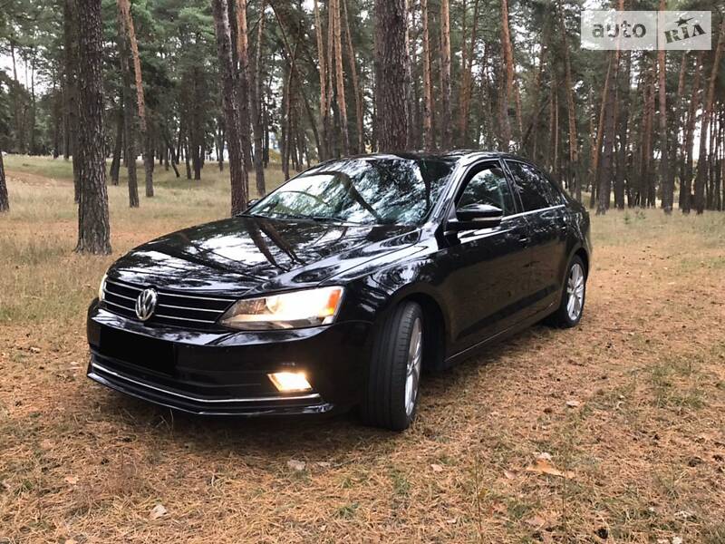 Volkswagen jetta красный