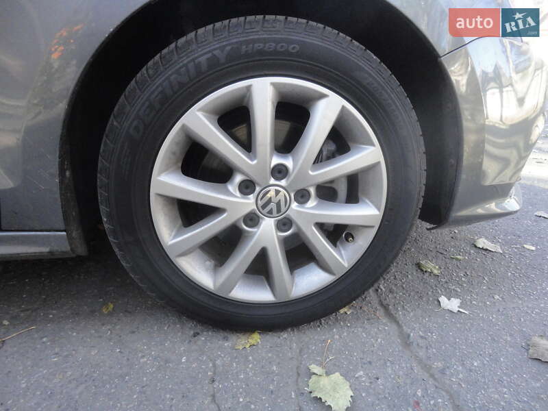 Седан Volkswagen Jetta 2014 в Запоріжжі