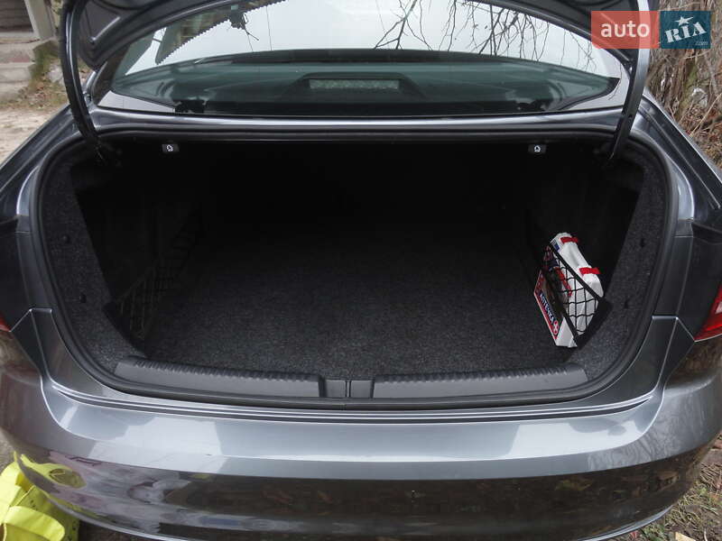 Седан Volkswagen Jetta 2014 в Запоріжжі