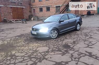 Седан Volkswagen Jetta 2016 в Сумах