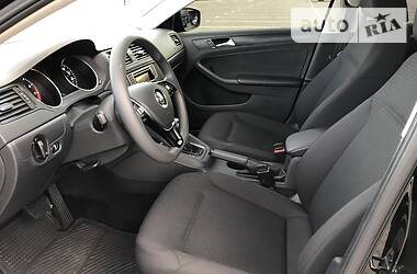 Седан Volkswagen Jetta 2016 в 