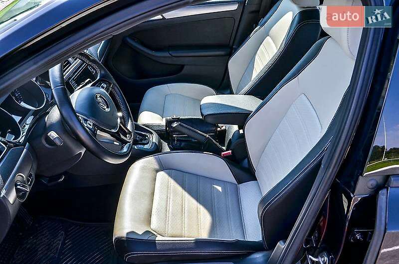 Седан Volkswagen Jetta 2016 в Николаеве