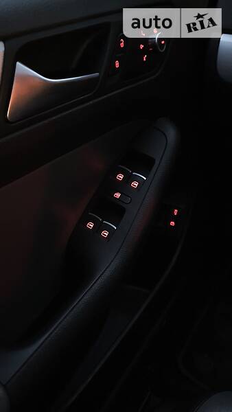 Седан Volkswagen Jetta 2012 в Києві