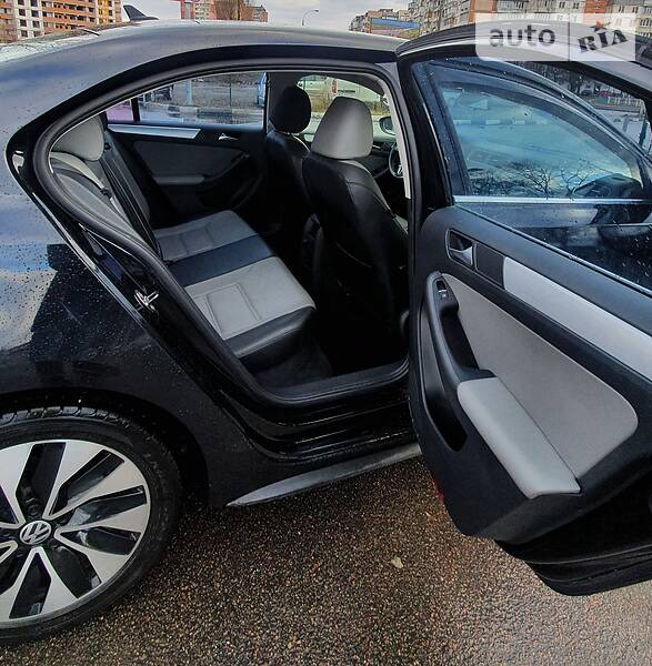 Седан Volkswagen Jetta 2012 в Києві