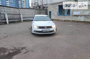 Седан Volkswagen Jetta 2016 в 