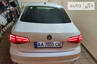 Седан Volkswagen Jetta 2016 в 