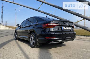 Седан Volkswagen Jetta 2018 в 