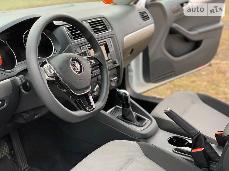 Седан Volkswagen Jetta 2016 в Кременчуці