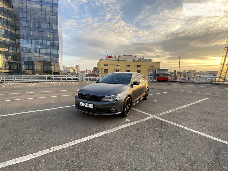 Седан Volkswagen Jetta 2016 в 