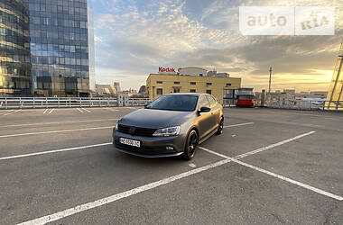 Седан Volkswagen Jetta 2016 в 