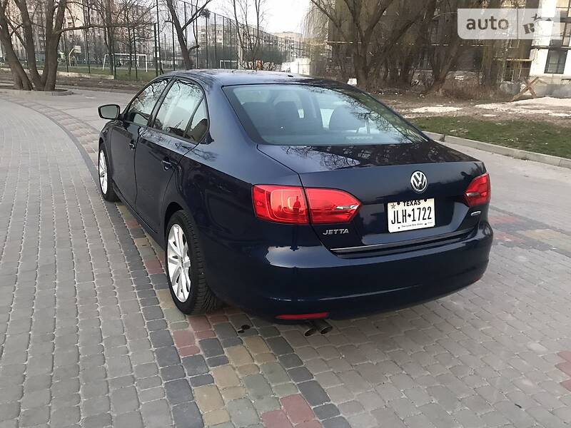 Седан Volkswagen Jetta 2014 в Львові
