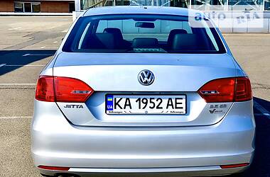 Седан Volkswagen Jetta 2011 в 