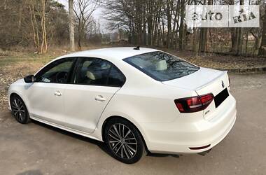 Седан Volkswagen Jetta 2016 в 