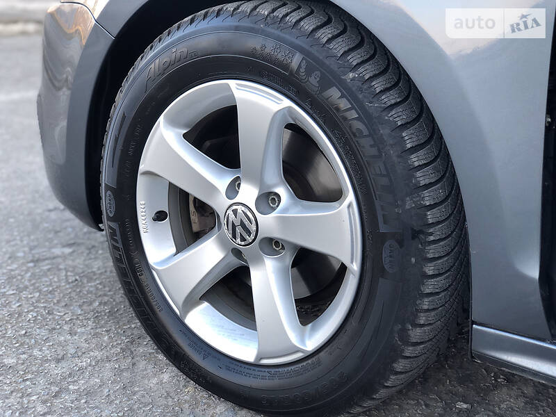 Седан Volkswagen Jetta 2012 в Івано-Франківську