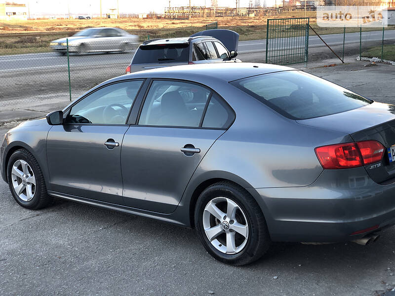 Седан Volkswagen Jetta 2012 в Івано-Франківську