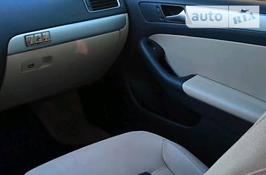 Седан Volkswagen Jetta 2011 в 
