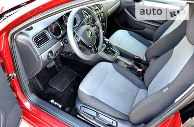 Седан Volkswagen Jetta 2017 в 