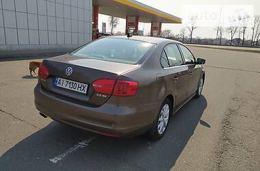 Седан Volkswagen Jetta 2013 в 