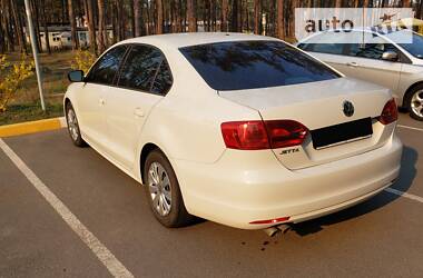 Седан Volkswagen Jetta 2014 в 
