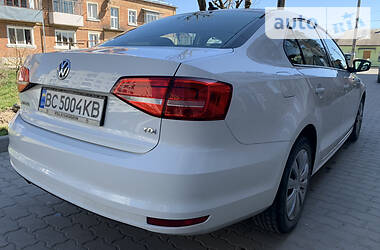 Седан Volkswagen Jetta 2015 в Львове