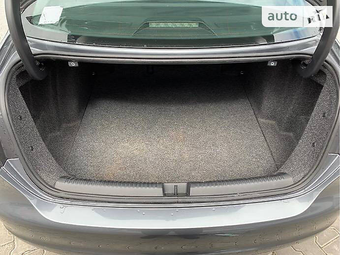 Седан Volkswagen Jetta 2014 в Хмельницькому