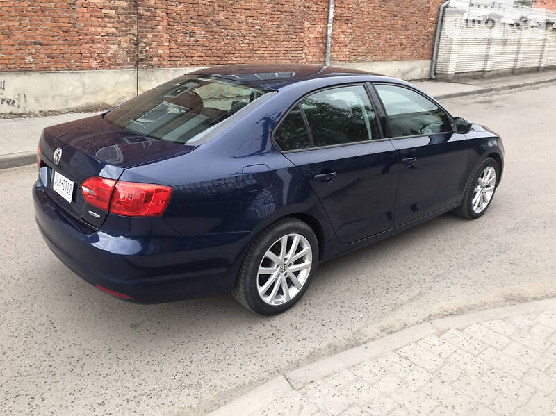 Седан Volkswagen Jetta 2014 в Львові