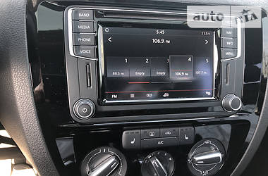 Седан Volkswagen Jetta 2016 в 