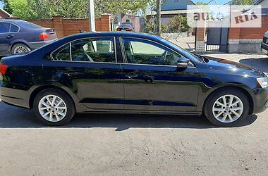 Седан Volkswagen Jetta 2011 в 