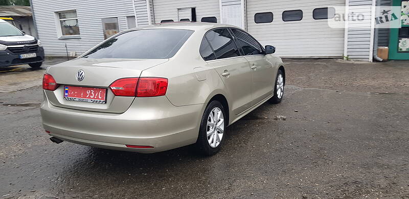 Седан Volkswagen Jetta 2012 в Києві