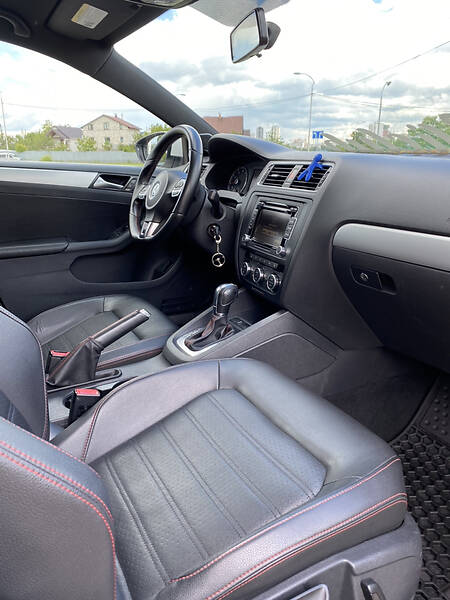 Седан Volkswagen Jetta 2014 в Києві
