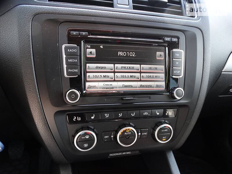 Седан Volkswagen Jetta 2012 в Дніпрі