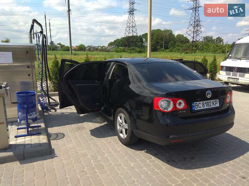 Седан Volkswagen Jetta 2006 в Львове