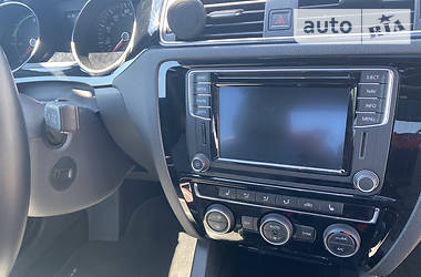 Седан Volkswagen Jetta 2016 в 
