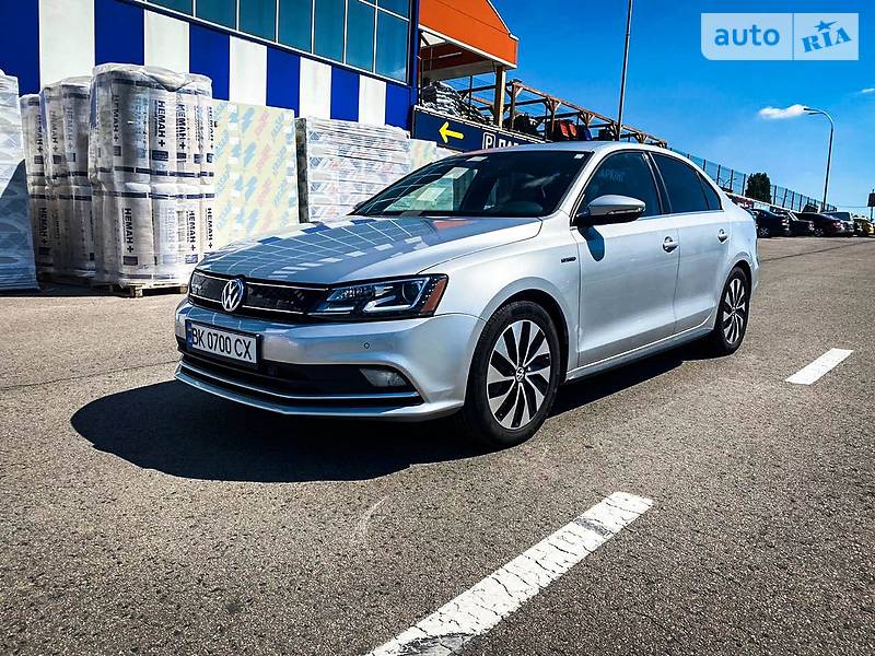 Седан Volkswagen Jetta 2016 в 