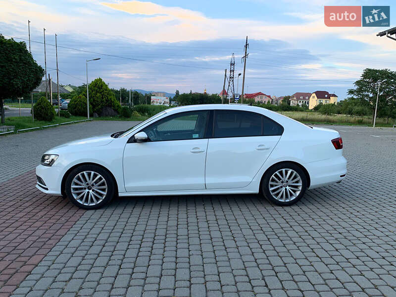 Седан Volkswagen Jetta 2016 в Ужгороде