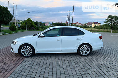 Седан Volkswagen Jetta 2016 в Ужгороде