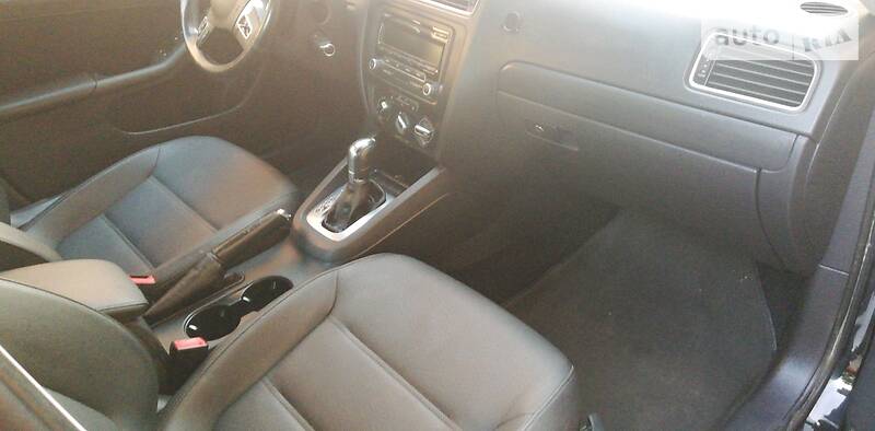Седан Volkswagen Jetta 2012 в Мариуполе