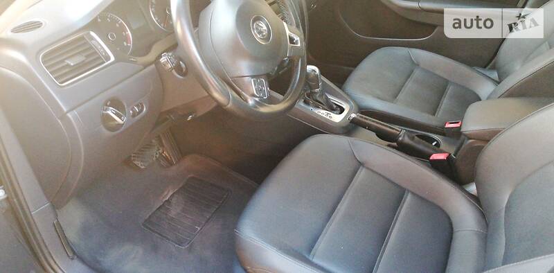 Седан Volkswagen Jetta 2012 в Мариуполе