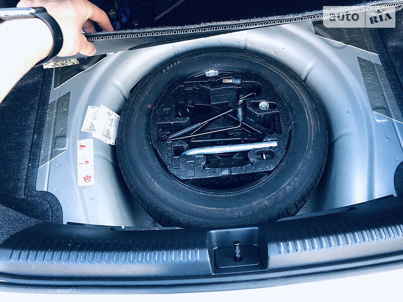 Седан Volkswagen Jetta 2011 в Луцьку