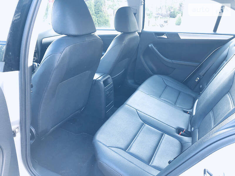 Седан Volkswagen Jetta 2011 в Луцьку