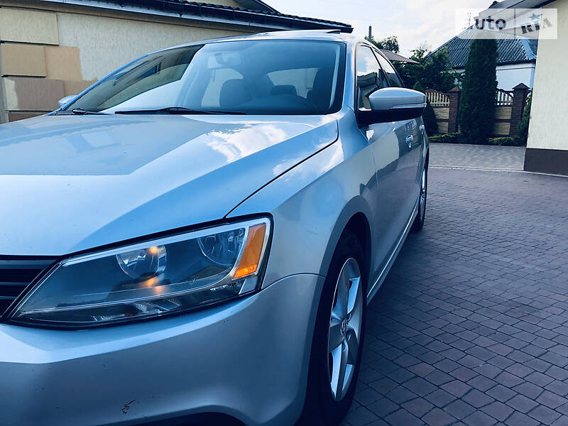 Седан Volkswagen Jetta 2011 в Луцьку