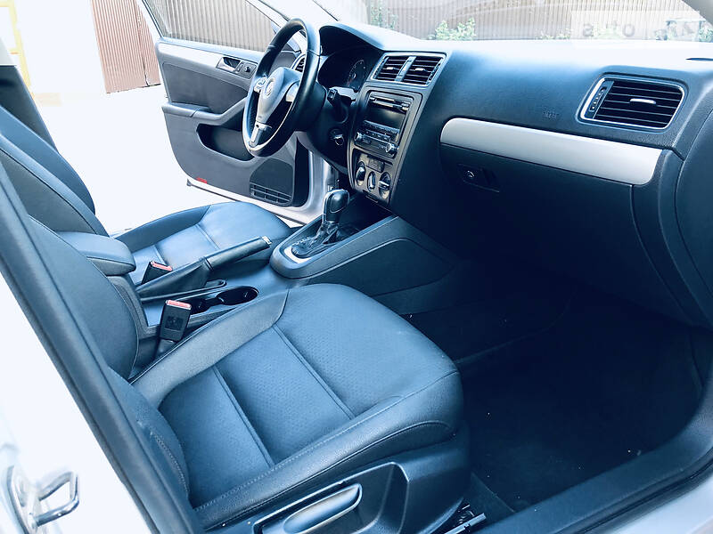 Седан Volkswagen Jetta 2011 в Луцьку