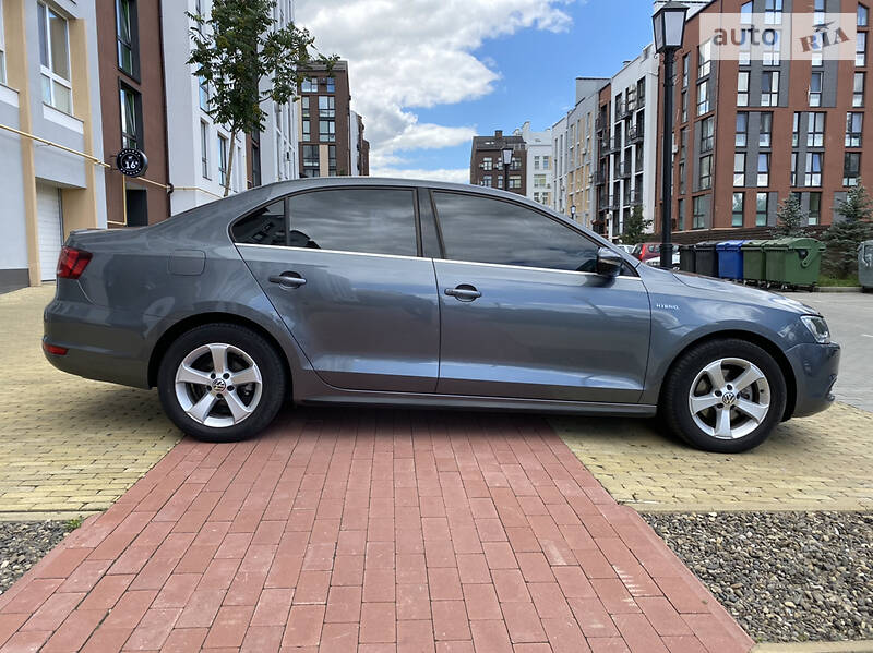 Седан Volkswagen Jetta 2013 в Києві