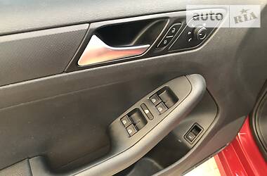 Седан Volkswagen Jetta 2016 в 