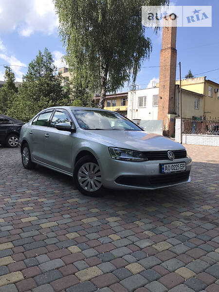 Седан Volkswagen Jetta 2012 в 
