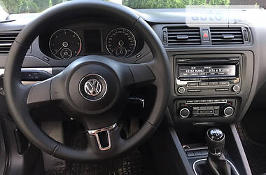 Седан Volkswagen Jetta 2012 в 